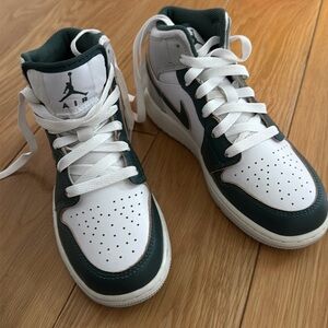 NIKE AIR BOYS 3.5 || Never Worn